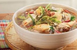 ต้มยำไก่บ้านใส่ใบมะขามอ่อน