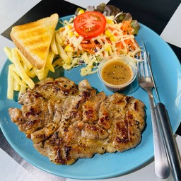 สเต็ก สันคอหมูพริกไทยดำ