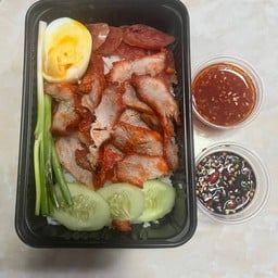 ข้าวหมูแดง,กระเพรา