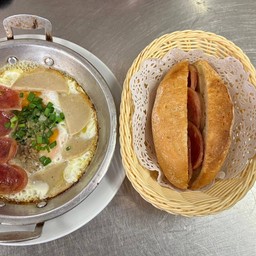 ไข่กะทะ Pan-Fried Eggs wilh Pork and Toppings