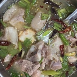 ต้มแซ่บขาหมูไม่ใช่ขาหนูแน่นอนค่ะพี่