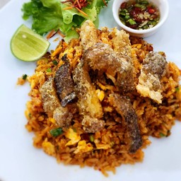 ข้าวผัดน้ำพริกเผาปลาสลิด