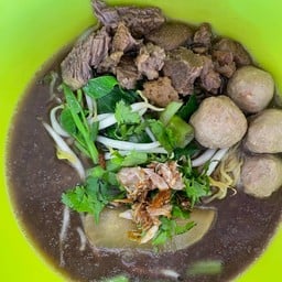 ล้านก๋วยเตี๋ยวเนื้อตุ๋นหมูตุ๋น