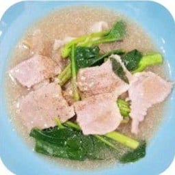 ราดหน้ายอดผัก เส้นใหญ่ หมู