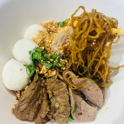 ก๋วยเตี๋ยวเรือเพลินรส ตลาดบัญญัติทรพย์