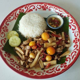 ผัดเห็ดถาด