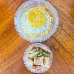 ข้าวหมูผัดกะปิสะตอ