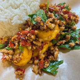 กะเพราเต้าหู้ไข่หมูสับ