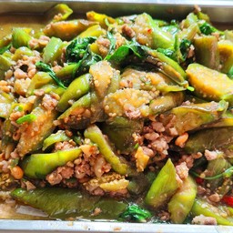 ผัดมะเขือยาวโหระพาหมูสับ