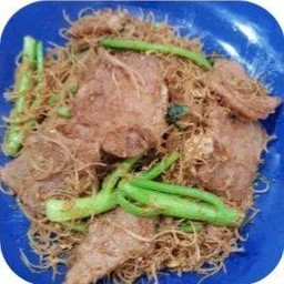 ผัดซีอิ้ว เส้นหมี่ หมู