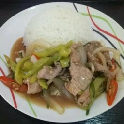 ผัดพริกหมูราดข้าว