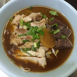ก๋วยเตี๋ยวไก่สับเส้นเล็กธรรมดา