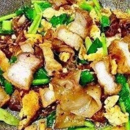 ผัดซีอิ๊วหมูกรอบ