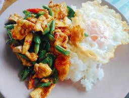 ผัดพริกแกงไก่