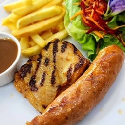 สเต็กไก่สไปซี่+ไส้กรอก