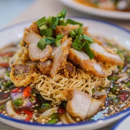 ยำสามชั้นทอด(สามารถเพิ่มมาม้าตามรูปได้)