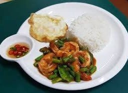 ผัดพริกแกงกุ้ง