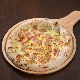 พิซซ่านาโปลี คาโบนาร่า ( Neapolitan Carbonara Pizza )