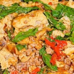 ข้าวกะเพราไข่เจียวหมูสับ