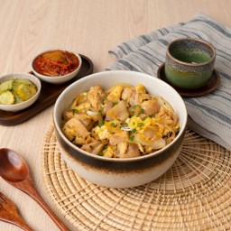 ข้าวหน้าไข่กอดไก่