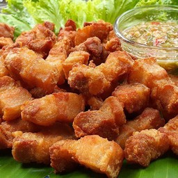 หมูสามชั้นทอดน้ำจิ้มแซ่บ