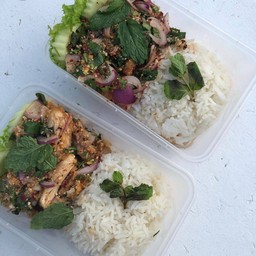 ข้าวยำปลาดอลลี่แซ่บ