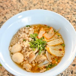 เส้นหมี่ ต้มยำ