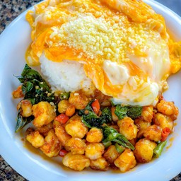 ข้าวกุ้งผัดโหระพาไข่คนขยี้ชีส