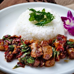 1 แถม 1 ข้าวกะเพราหมูชิ้น