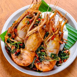 ข้าวกะเพรากุ้งใหญ่