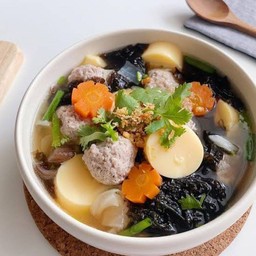 แกงจืดเต้าหู้หมูสับ