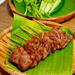 หมูย่าง 10 ไม้ + ข้าวเหนียว 3 ห่อ [ฟรีหมู 1 ไม้]
