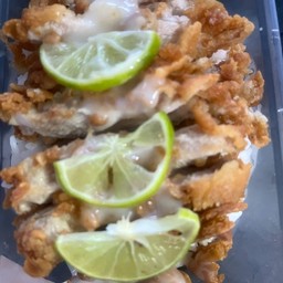 ข้าวไก่ทอดซอสมะนาว