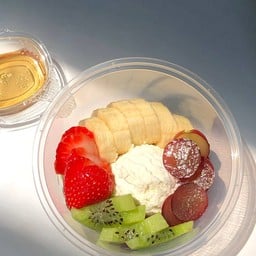 Greek Yogurt & Fresh Fruit