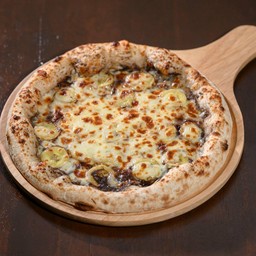 พิซซ่านาโปลี นูเทลล่ากล้วย (Neapolitan Nutella and Banana Pizza )