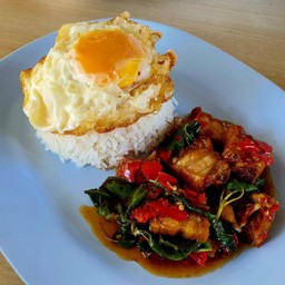 กระเพราราดข้าว