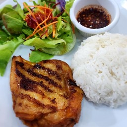 ข้าวไก่ย่างสไปซี่น้ำจิ้มแจ่ว