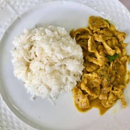 ข้าวพริกแกงใต้ถั่วหมูชิ้น