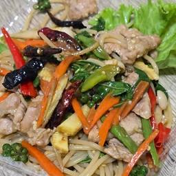 สปาเก็ตตี้ผัดขี้เมาหมู