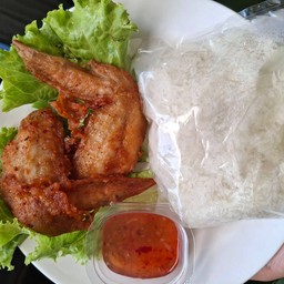 ปีกปลายทอด2ชิ้น+ข้าวเหนียว1ห่อ