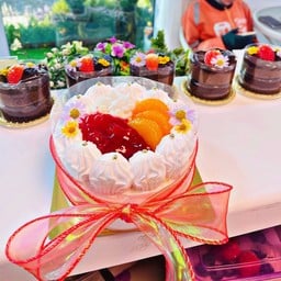เค้กนมสด 3 รส (สตอเบอรี่+ส้ม+มะพร้าวน้ำหอม) 0.5 ปอนด์ (ฟรีป้ายHBDอันเล็ก)