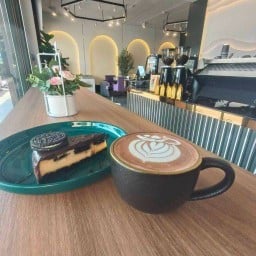 Throne cafe นวลจันทร์