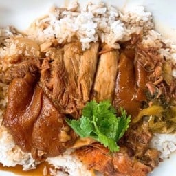 ครัวคุณมาย ตามสั่งจัดเต็ม หมูกรอบกะเพรา ข้าวขาหมู มีน้ำขาย ศาลายา
