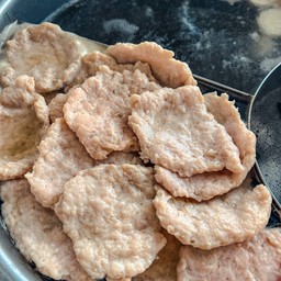 หมูเด้งลอยน้ำ