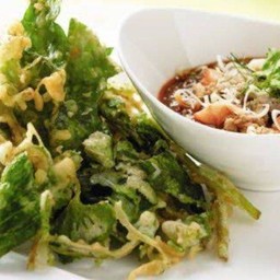 ยำผักบุ้งกรอบ