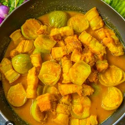 แกงส้มหมูมะเขือ