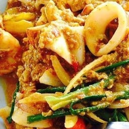 ทะเลผัดผงกระหรี่ราดข้าว