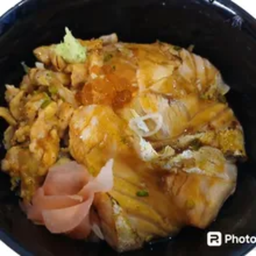 ข้าวหน้าแซลมอนเผา