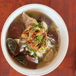 ข้าวเปียกเส้น เพิ่มไข่เยี่ยวม้า