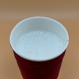 นมสดไวท์ช็อคร้อน